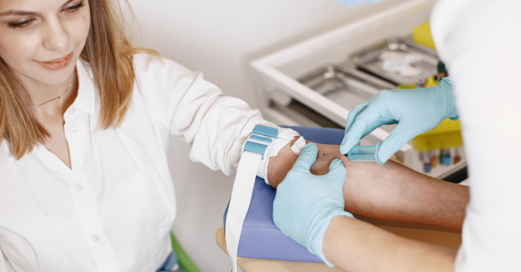 Teclas formando a palavra exam representando exames médicos